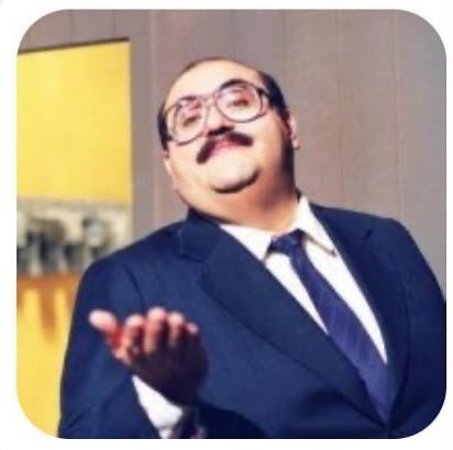 Homem de bigode com a mão estendida